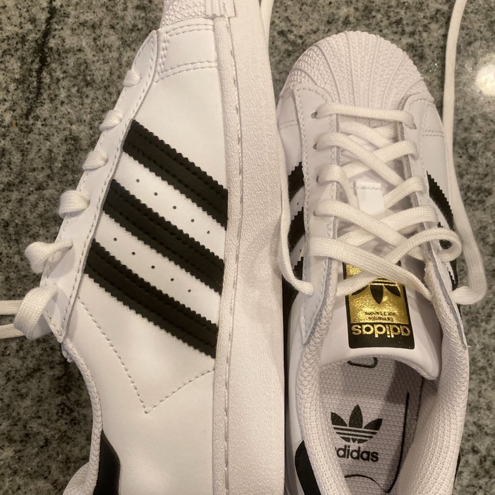 **NEW Adidas Superstar Kids Shoes Size 1